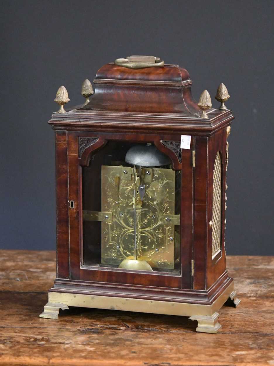 A George III mahogany bracket clock by Charles Puckridge, - Bild 2 aus 9
