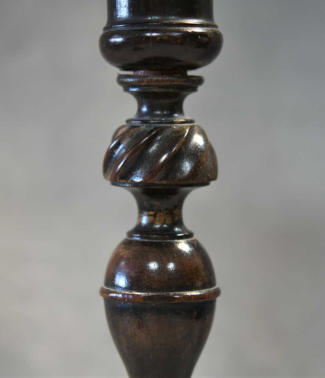 A pair of turned candlesticks, 19th century, - Bild 9 aus 9