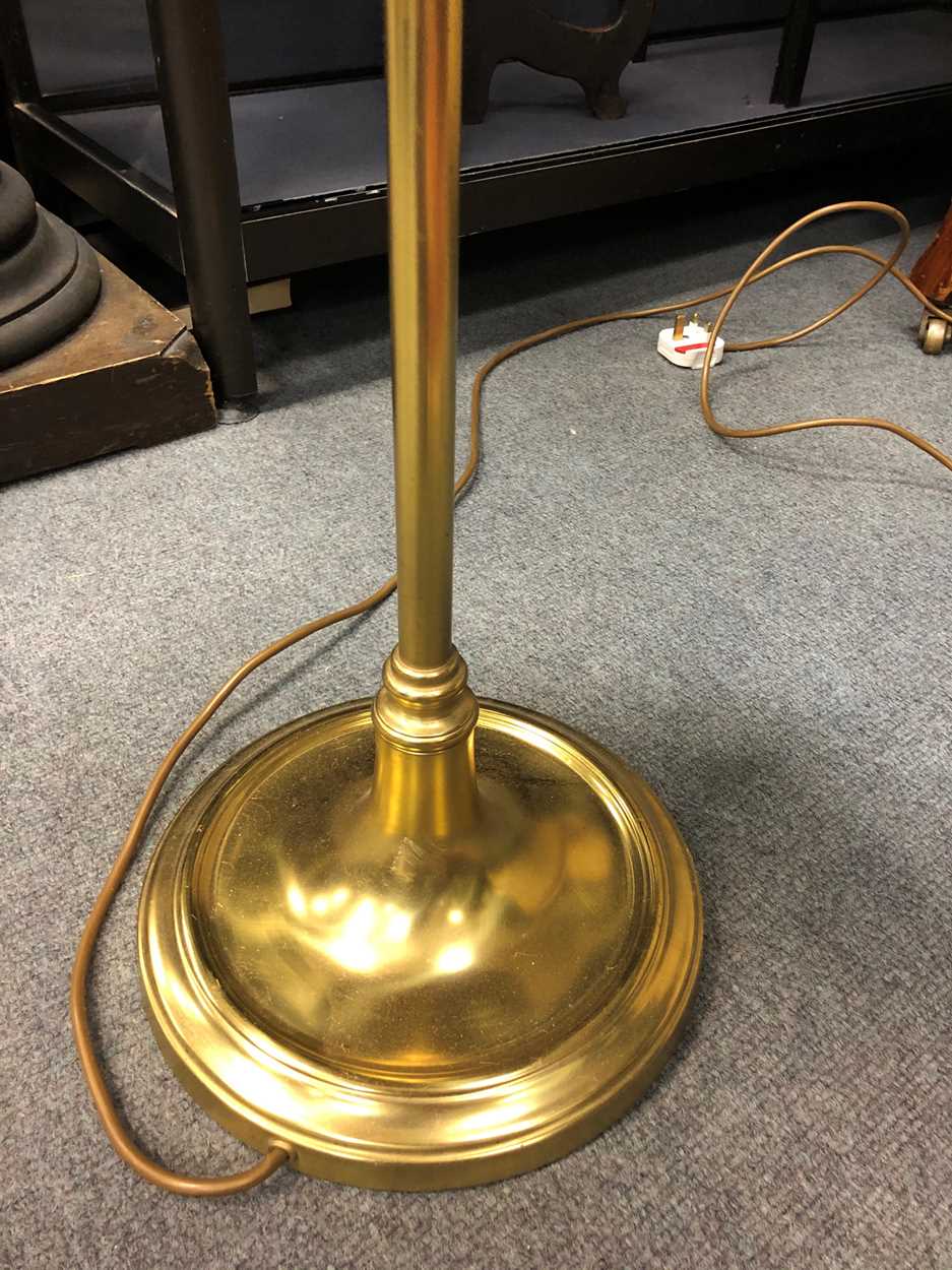 A mahogany and brass adjustable floor lamp, 20th century, - Bild 2 aus 3