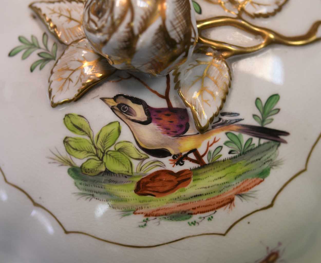 A Minton part dinner service, after a Meissen pattern, early 19th century, - Bild 4 aus 10