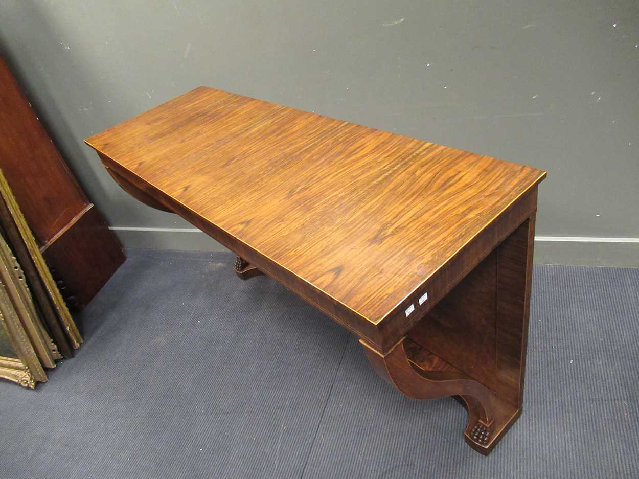 A Georgian style walnut consul table on lion paw carved foot supports 98 x 156 x 55.5cm - Image 3 of 6