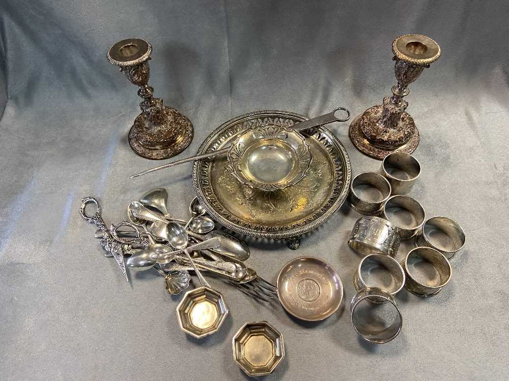 A quantity of silver napkin rings and small dishes 11.9ozt gross, together with a silver plated