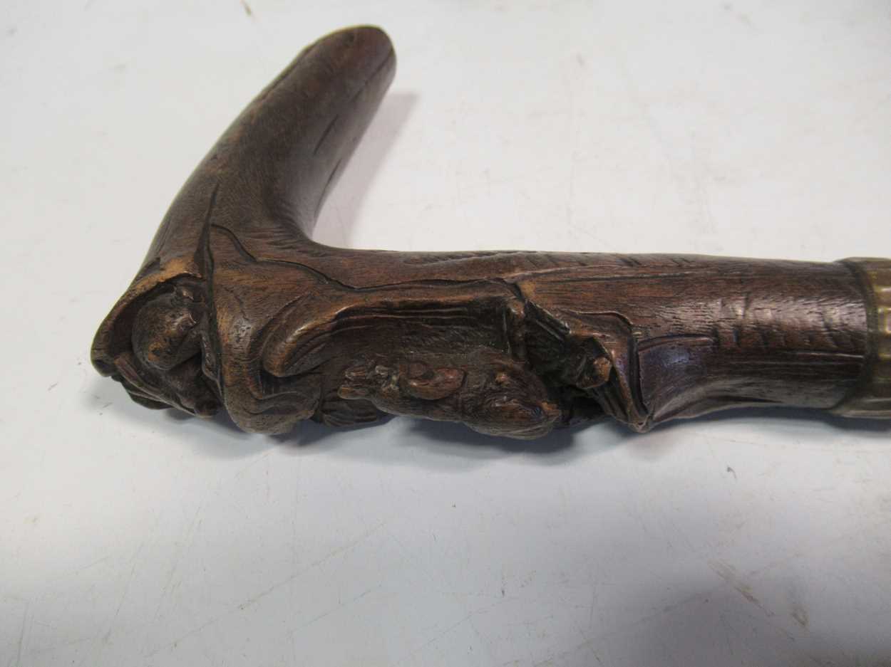 A silver mounted walking cane, another with metal mount and a third carved with a dog and a hare, - Bild 10 aus 15