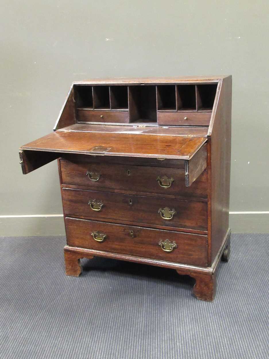An oak fall front bureau with four graduated drawers 99 x 76 x 46cm - Image 3 of 4