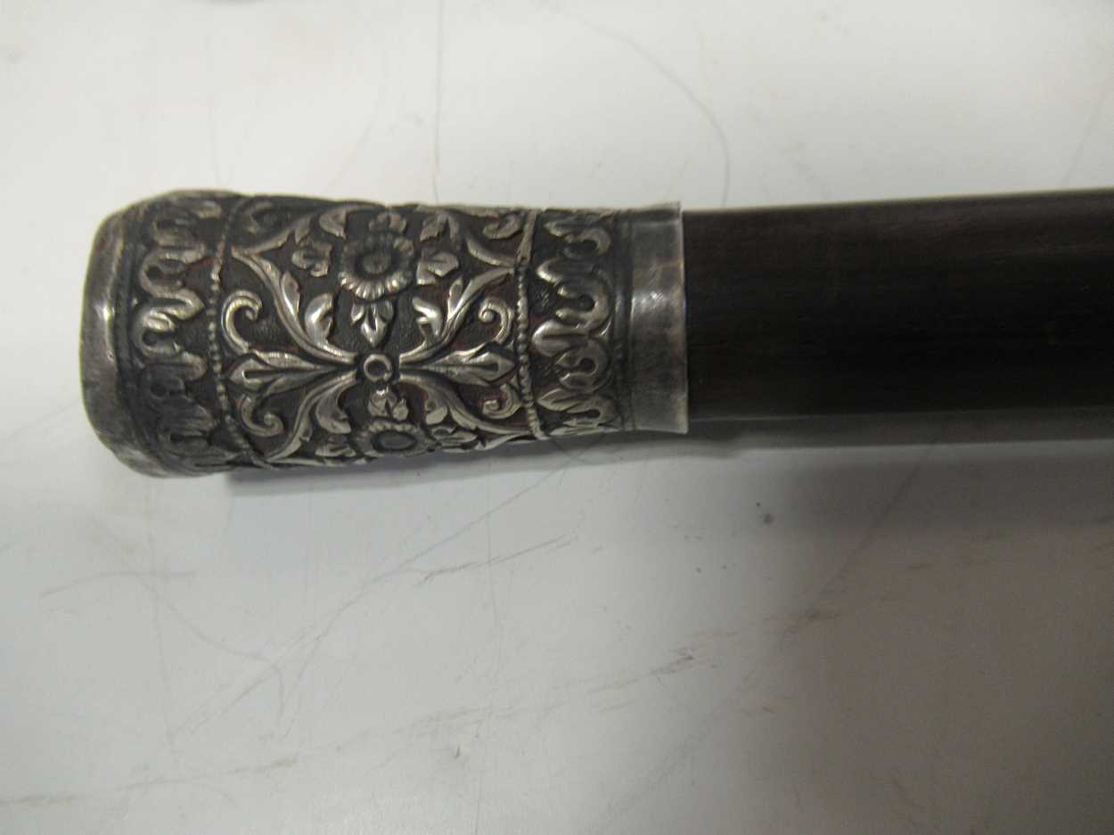 A silver mounted walking cane, another with metal mount and a third carved with a dog and a hare, - Bild 11 aus 15