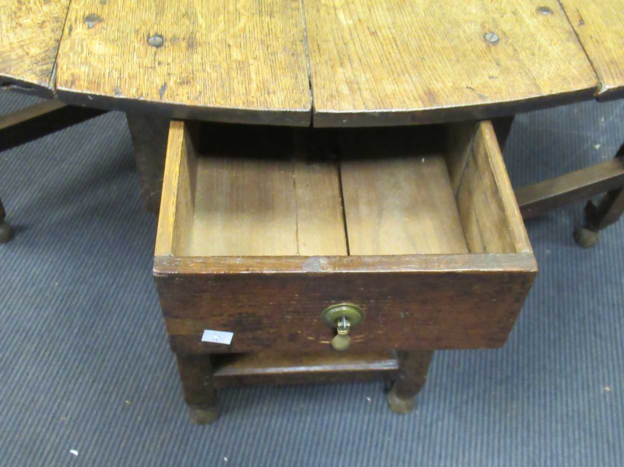 A 19th century oak gateleg table with single end drawer on turned legs 74 x 108 x 141cm open and - Image 4 of 4