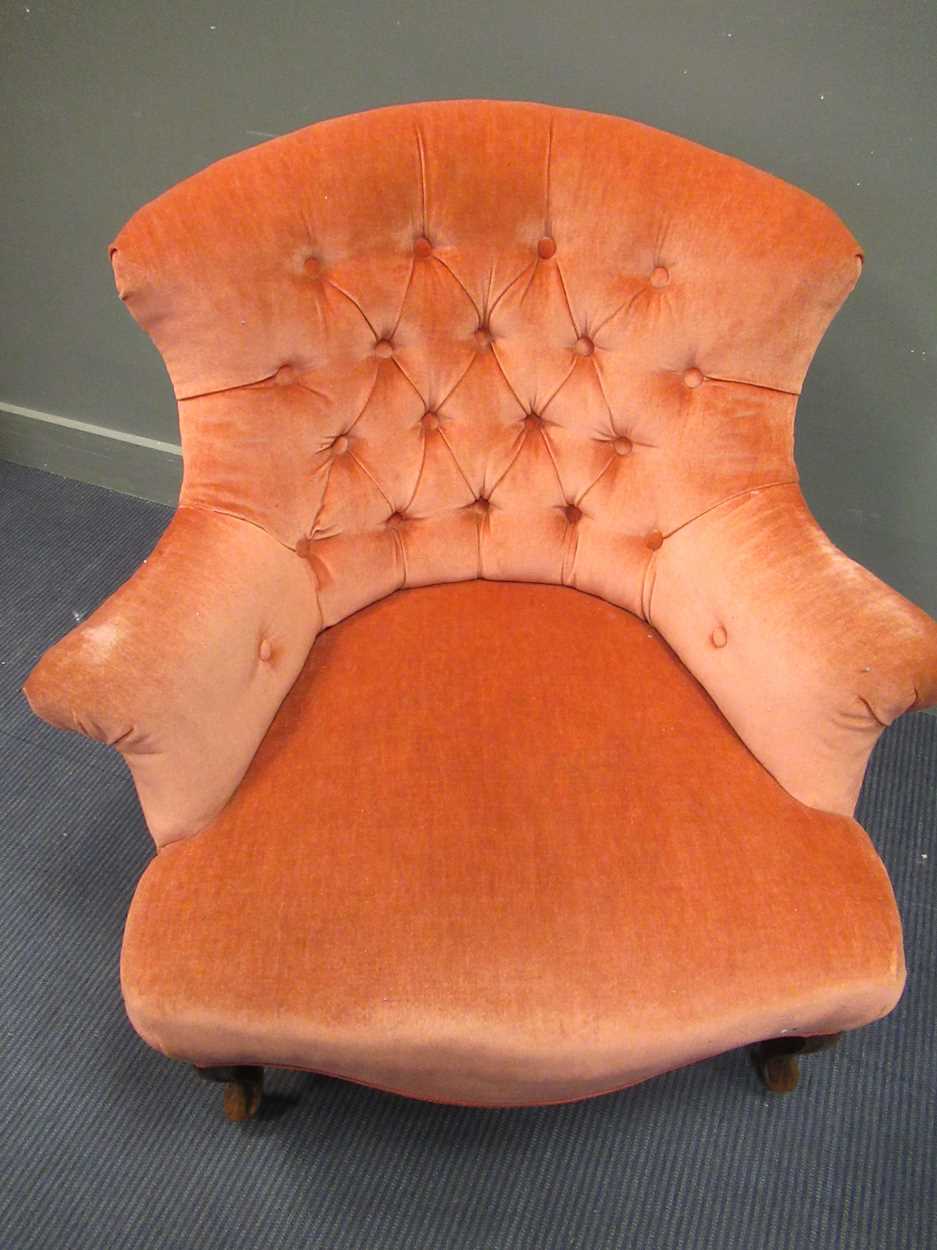 An early Victorian peach upholstered button back armchair the outswept arms on cabriole legs - Image 3 of 5