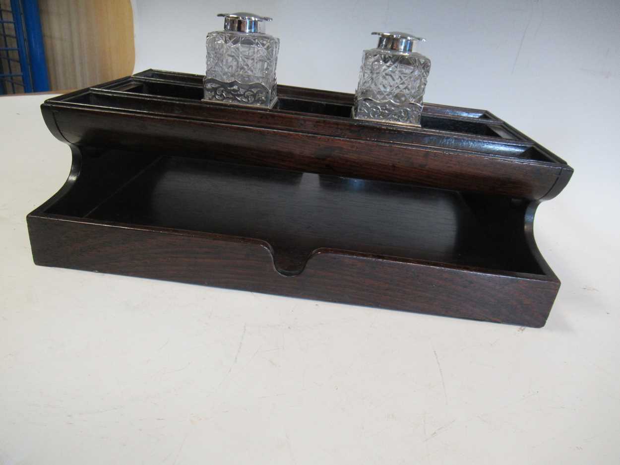 A 19th century desk set, with two silver lidded inkwells - Bild 4 aus 4