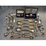 A quantity of assorted silver flatware 23.6ozt