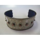 A coral set white metal collar and headdress (2)