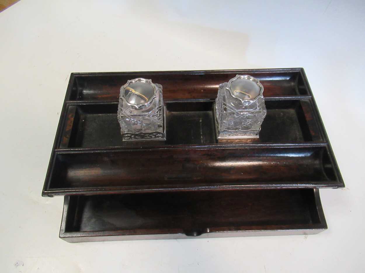 A 19th century desk set, with two silver lidded inkwells - Bild 2 aus 4