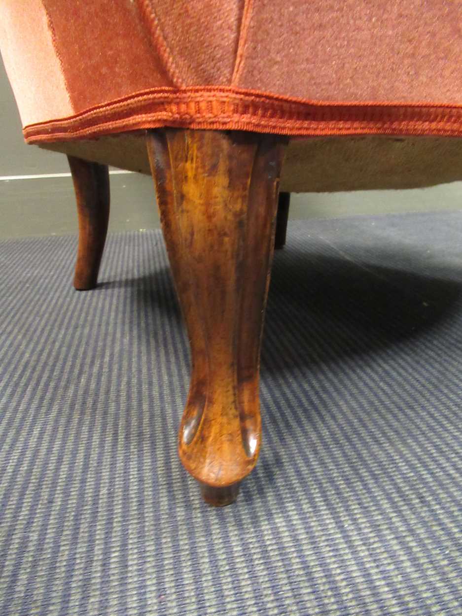 An early Victorian peach upholstered button back armchair the outswept arms on cabriole legs - Image 4 of 5