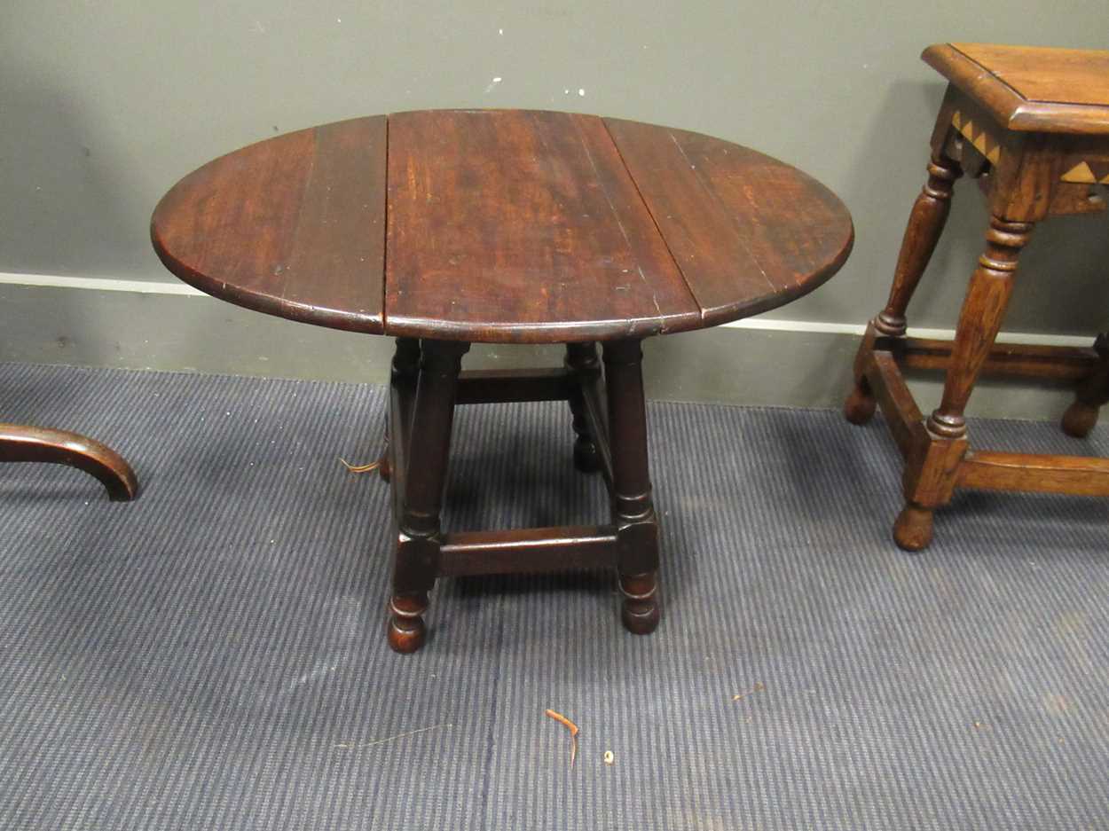 A 17th century style oak stool together with two small oak drop leaf tables (3) - Image 5 of 5