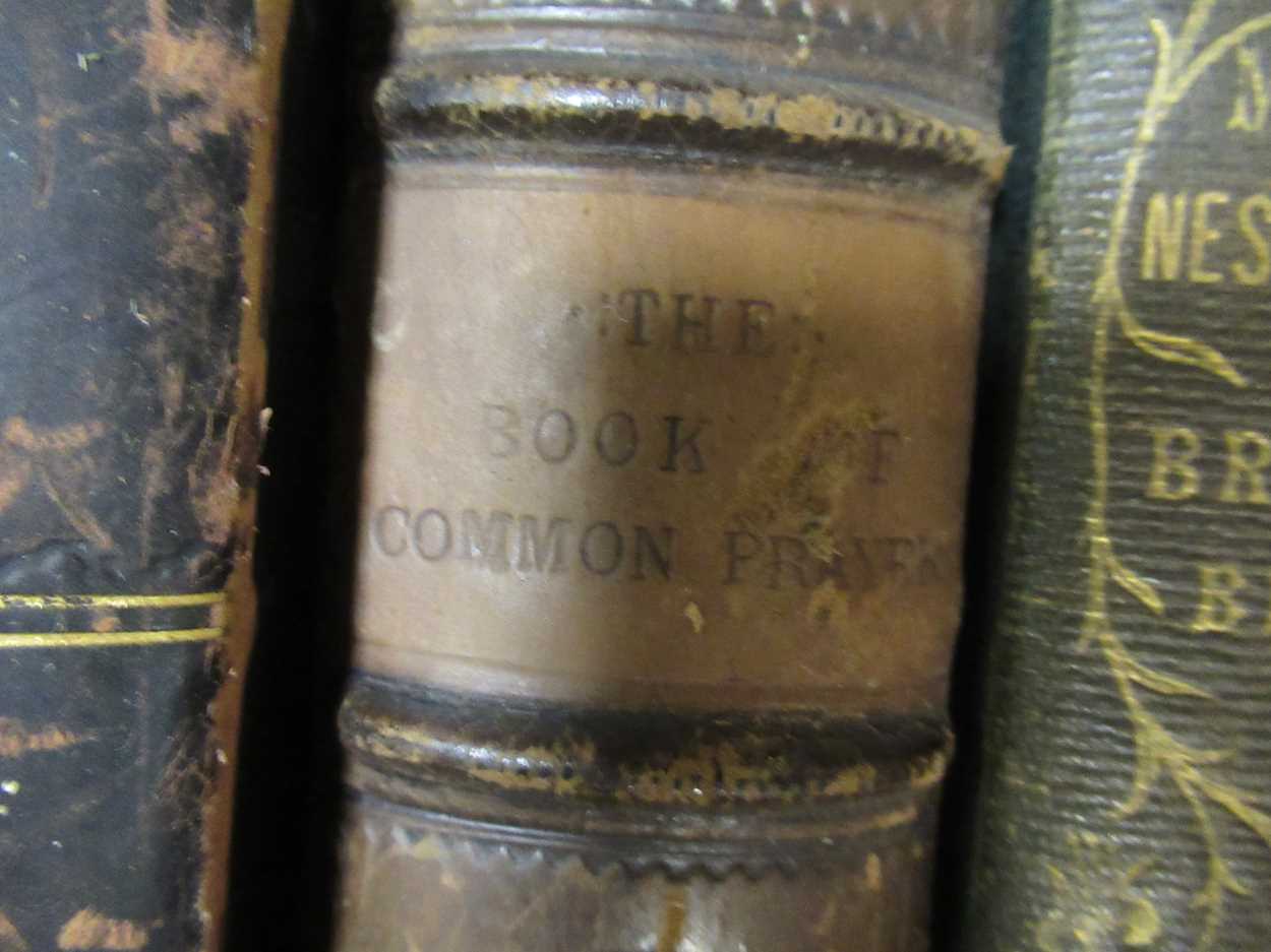 A collection of books to include; The Handy-Volume, Shakespeare, Bradbury, Agney & Co, London (Vol - Image 3 of 5