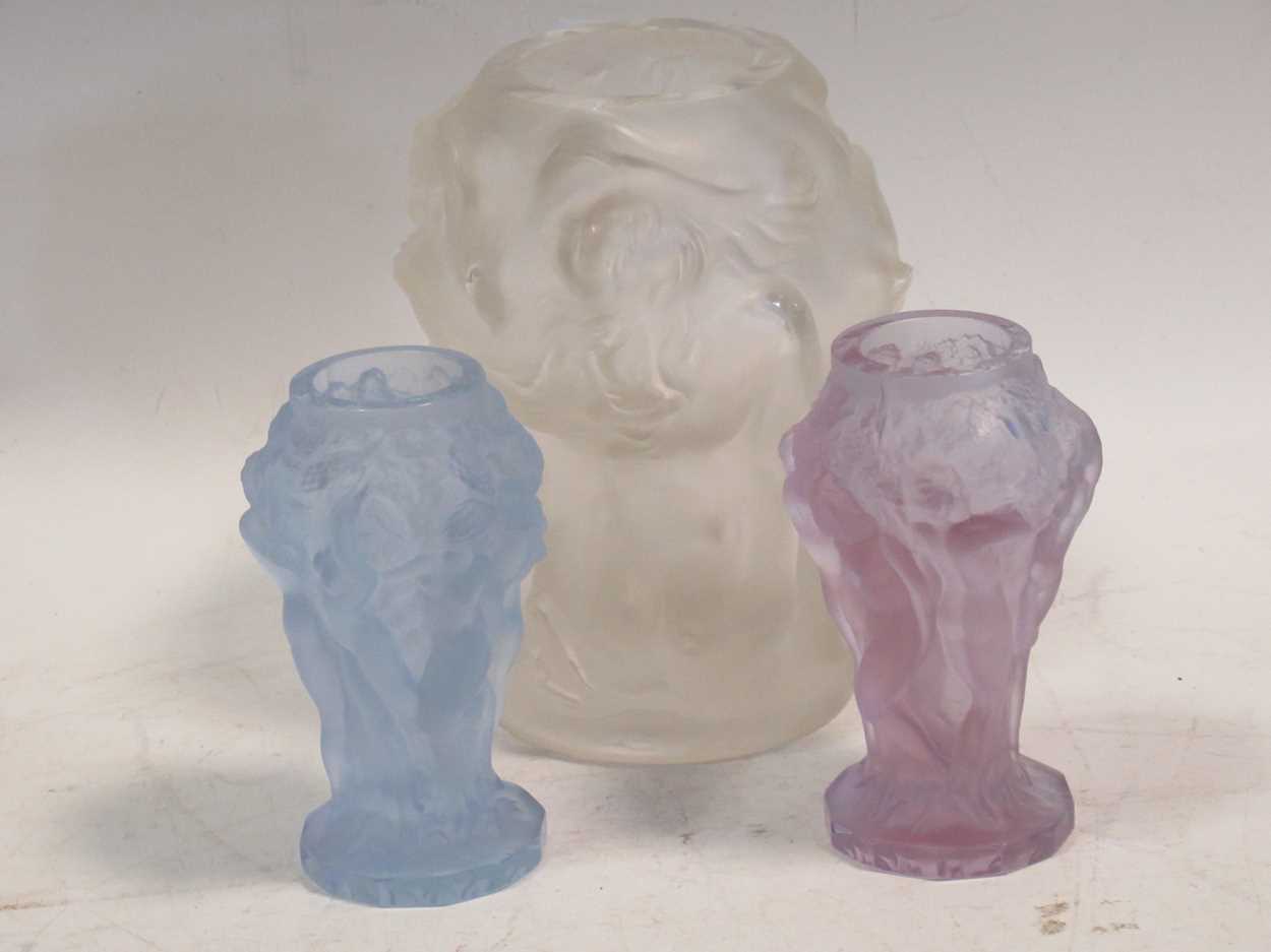 A collection of various glassware to include a Caithness commemerative glass vase in association - Image 3 of 7