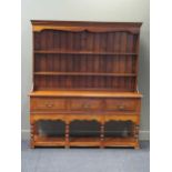 A reproduction 18th century style oak dresser, 20th century, 190 x 170 x 46cm