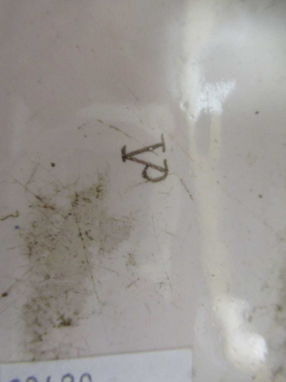 An 18th century enamel box 4 x 10 x 6.5cmProvenance:Landwade Hall, Exning, Suffolk - Image 4 of 4