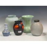 Poole polttery vase, Brixham pottery vase, and other 20th century pottery (5)