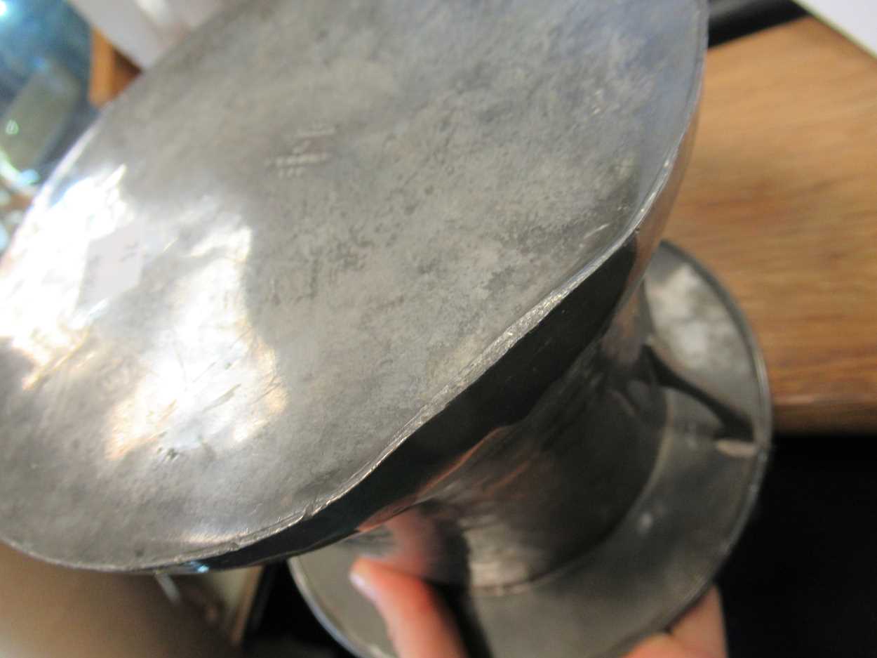 An Arts & Crafts pewter biscuit barrel, 17cm highCondition report: Markings and scratches - Image 5 of 11