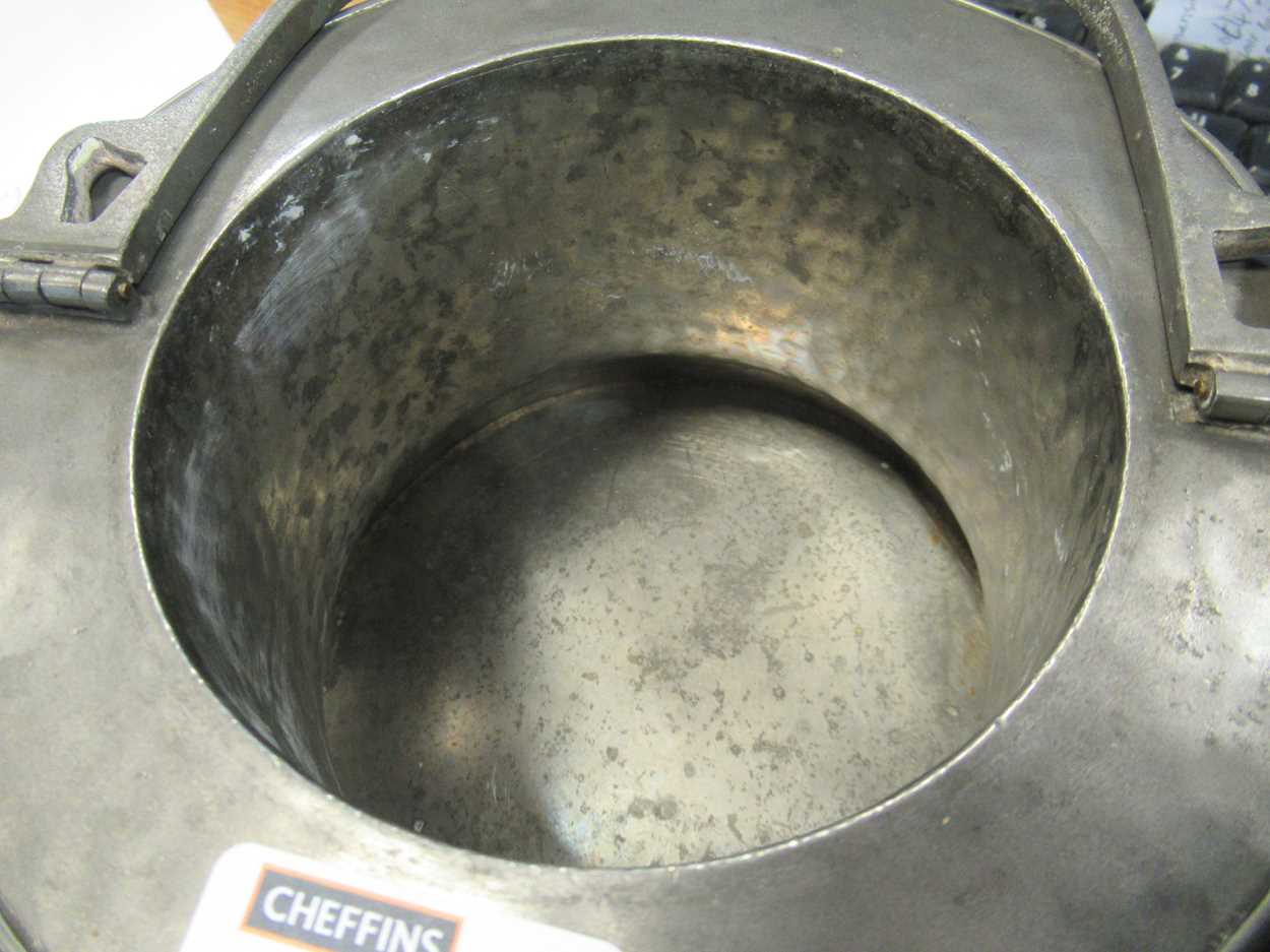 An Arts & Crafts pewter biscuit barrel, 17cm highCondition report: Markings and scratches - Image 8 of 11