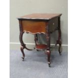 An Edwardian mahogany drinks table, the folding top opening to reveal a pop-up drinks tray, 78 x