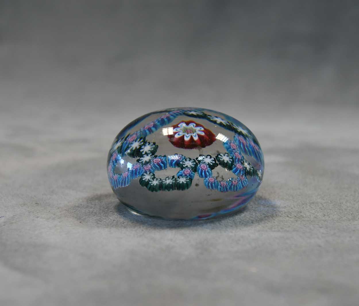 A group of four glass paperweights, - Image 8 of 15