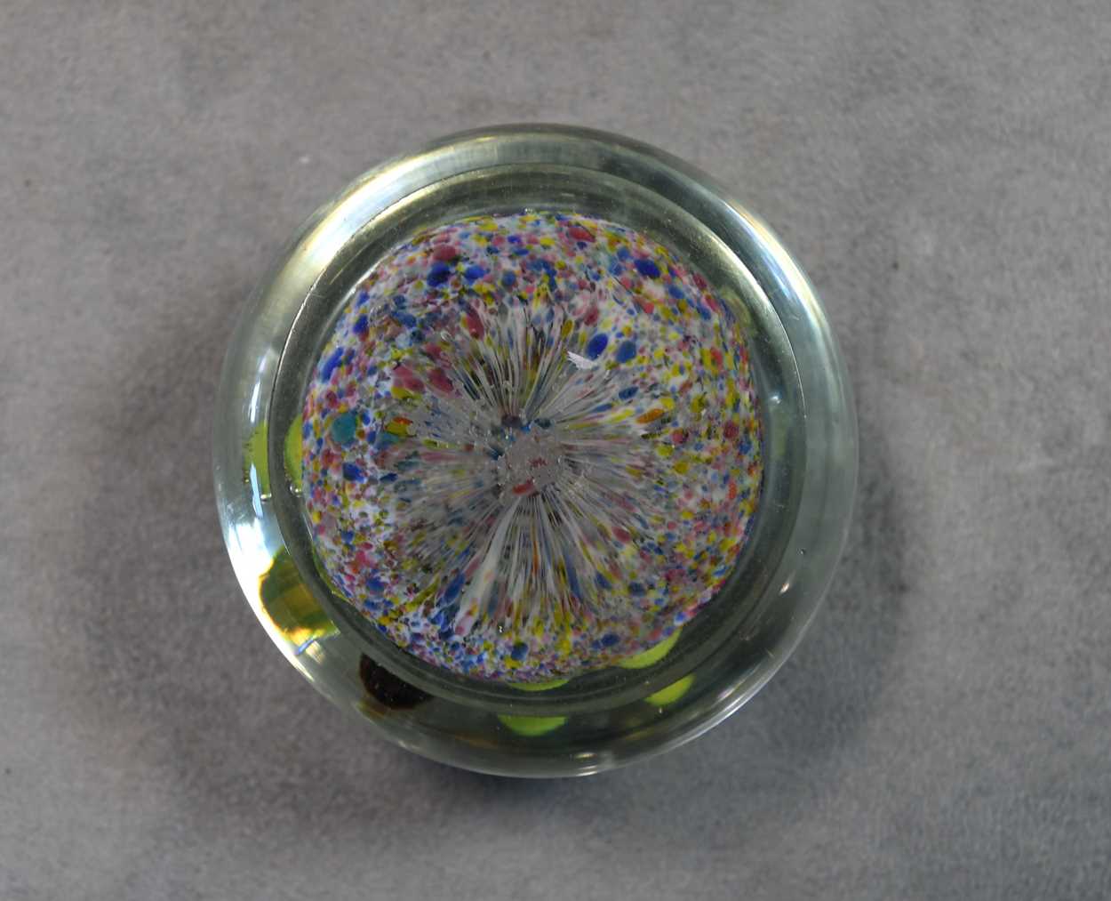 A group of four glass paperweights, - Image 10 of 15