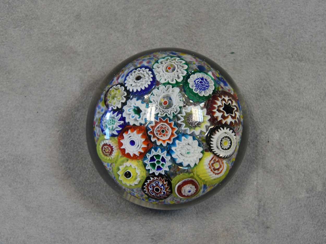 A group of four glass paperweights, - Image 9 of 15