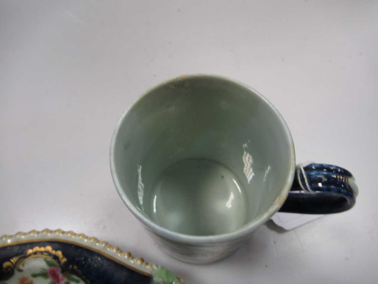 A Worcester 18th century blue scaled two-handed dish, a small tankard and a teabowl - Bild 3 aus 4