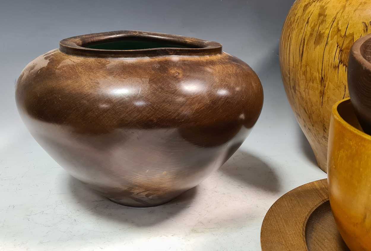 A large beech wooden bowl by Stan Wood, various wooden bowls (9) - Bild 5 aus 5