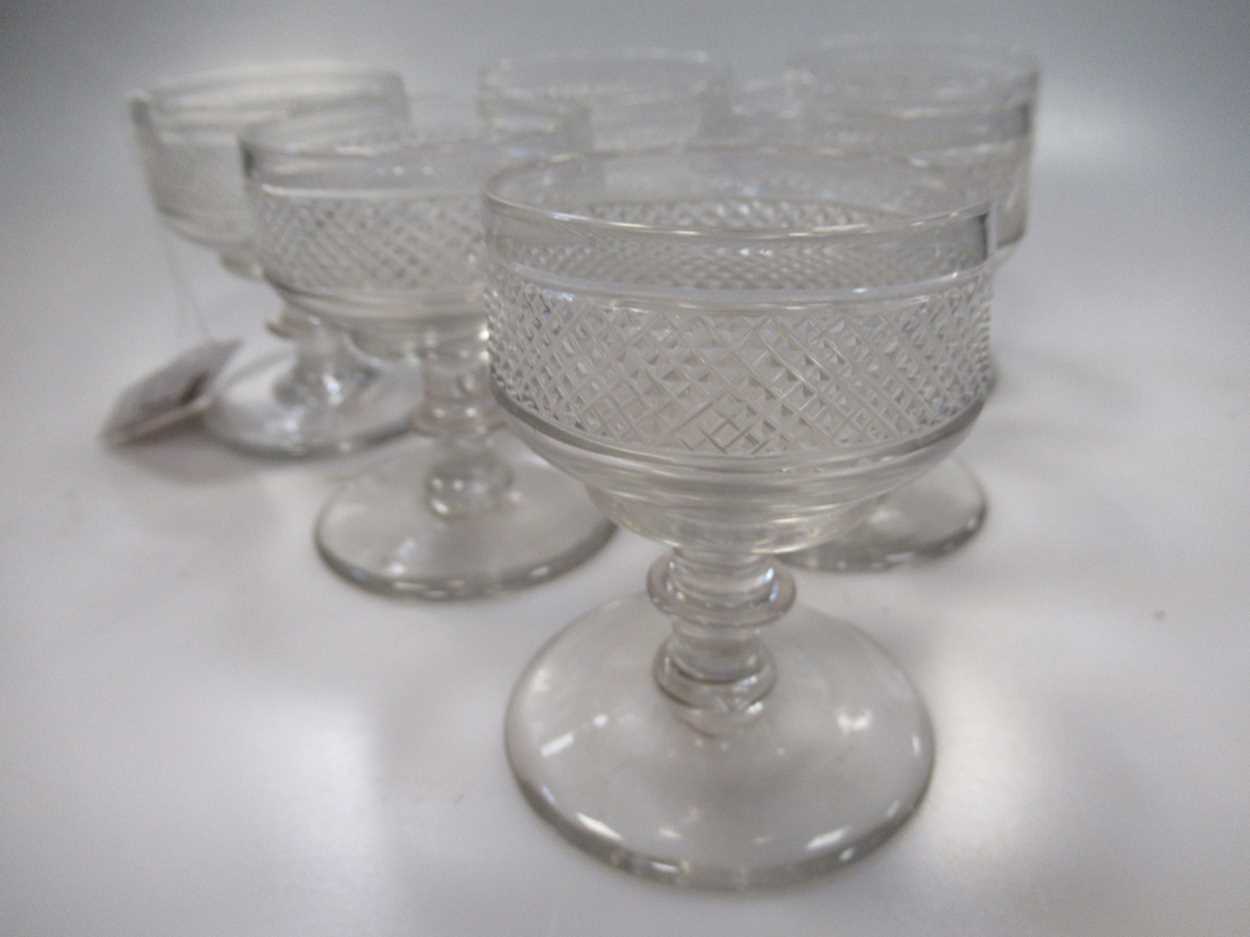 A set of six Regency small cut glasses (6)Condition report: Chips to bases throughout and collection - Bild 2 aus 8