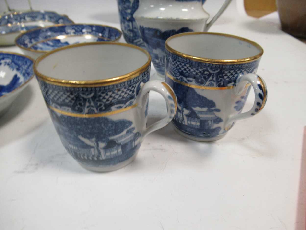 A collection of Newhall 'Trench Mortar' pattern tea and coffee wares, comprising two saucer - Bild 2 aus 6