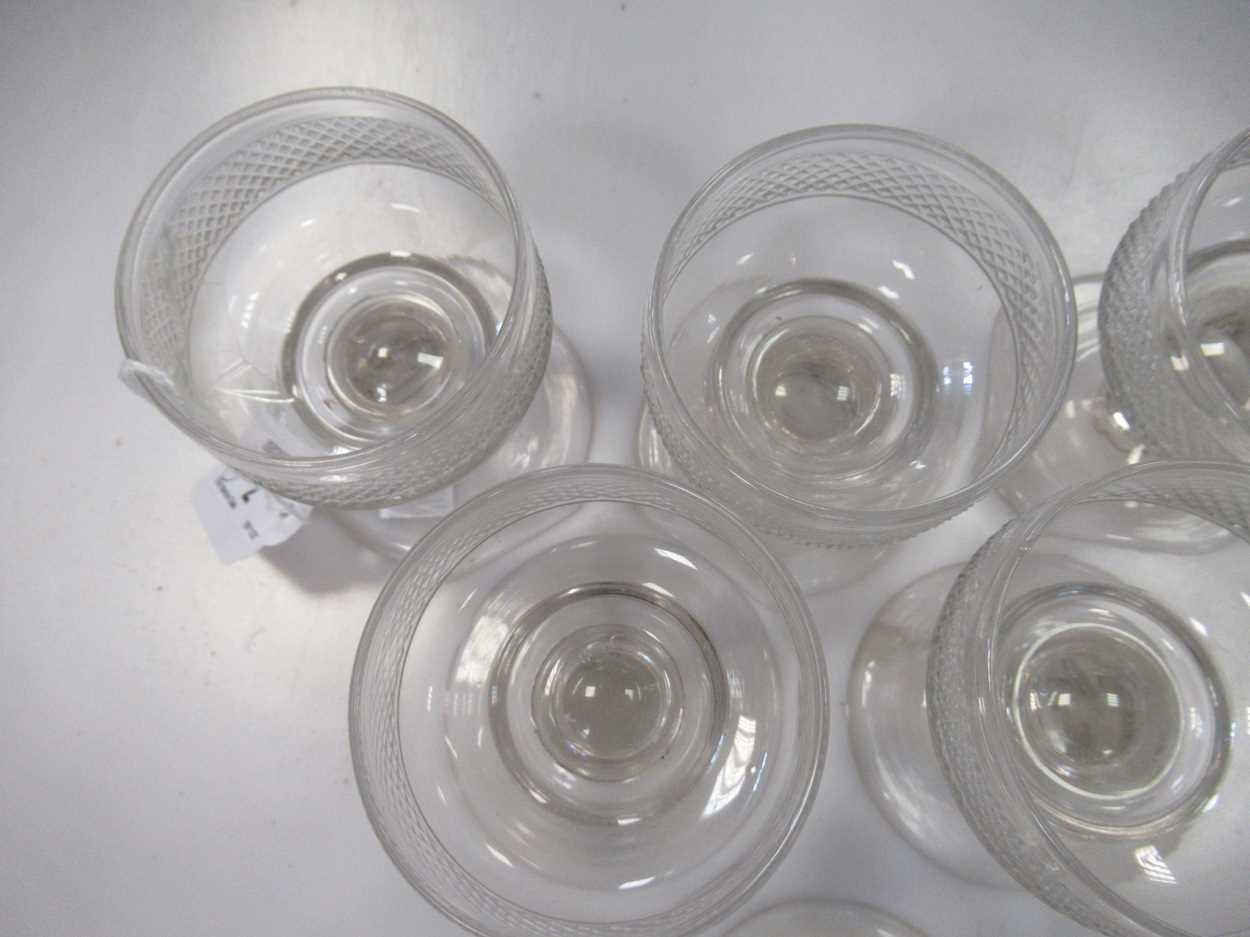 A set of six Regency small cut glasses (6)Condition report: Chips to bases throughout and collection - Bild 4 aus 8