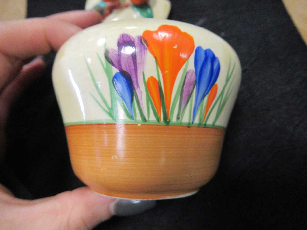 Clarice Cliff - a 'Crocus' pattern conserve pot and lidCondition report: Generally good condition. - Bild 9 aus 11