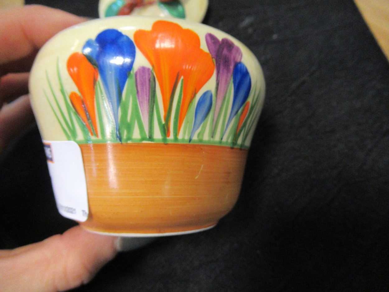 Clarice Cliff - a 'Crocus' pattern conserve pot and lidCondition report: Generally good condition. - Bild 6 aus 11