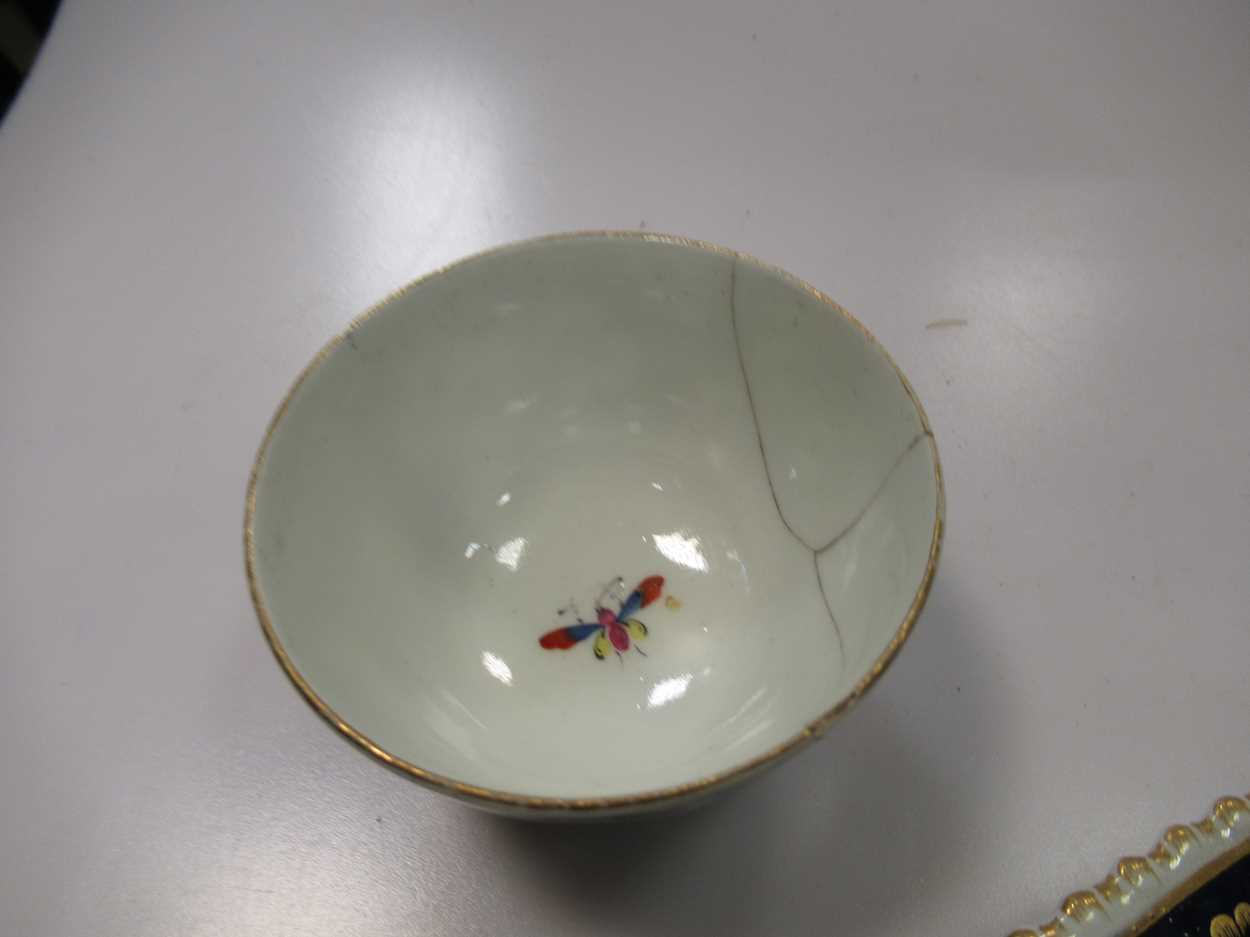 A Worcester 18th century blue scaled two-handed dish, a small tankard and a teabowl - Bild 4 aus 4