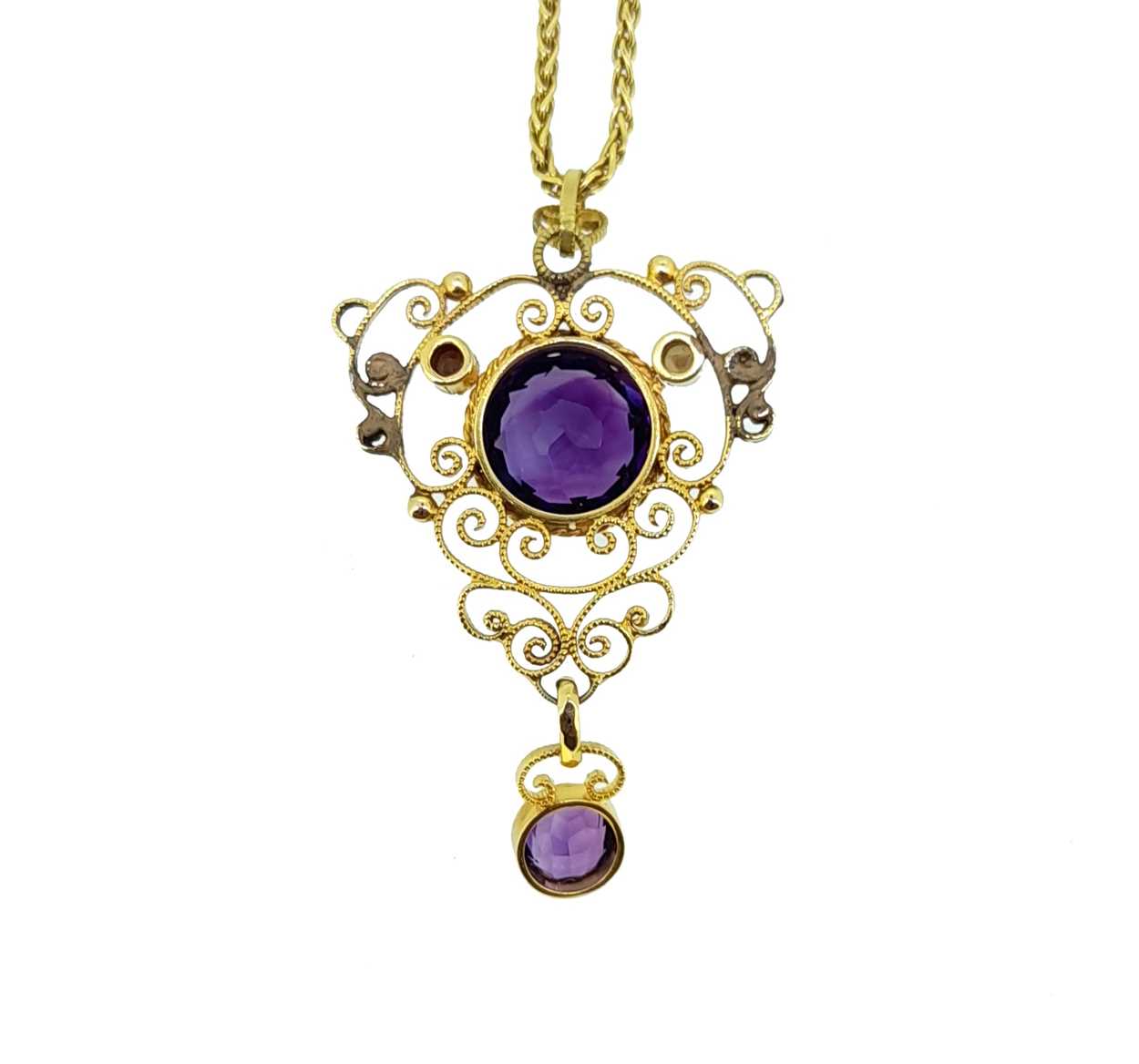 An amethyst pendant and chain, - Image 3 of 4