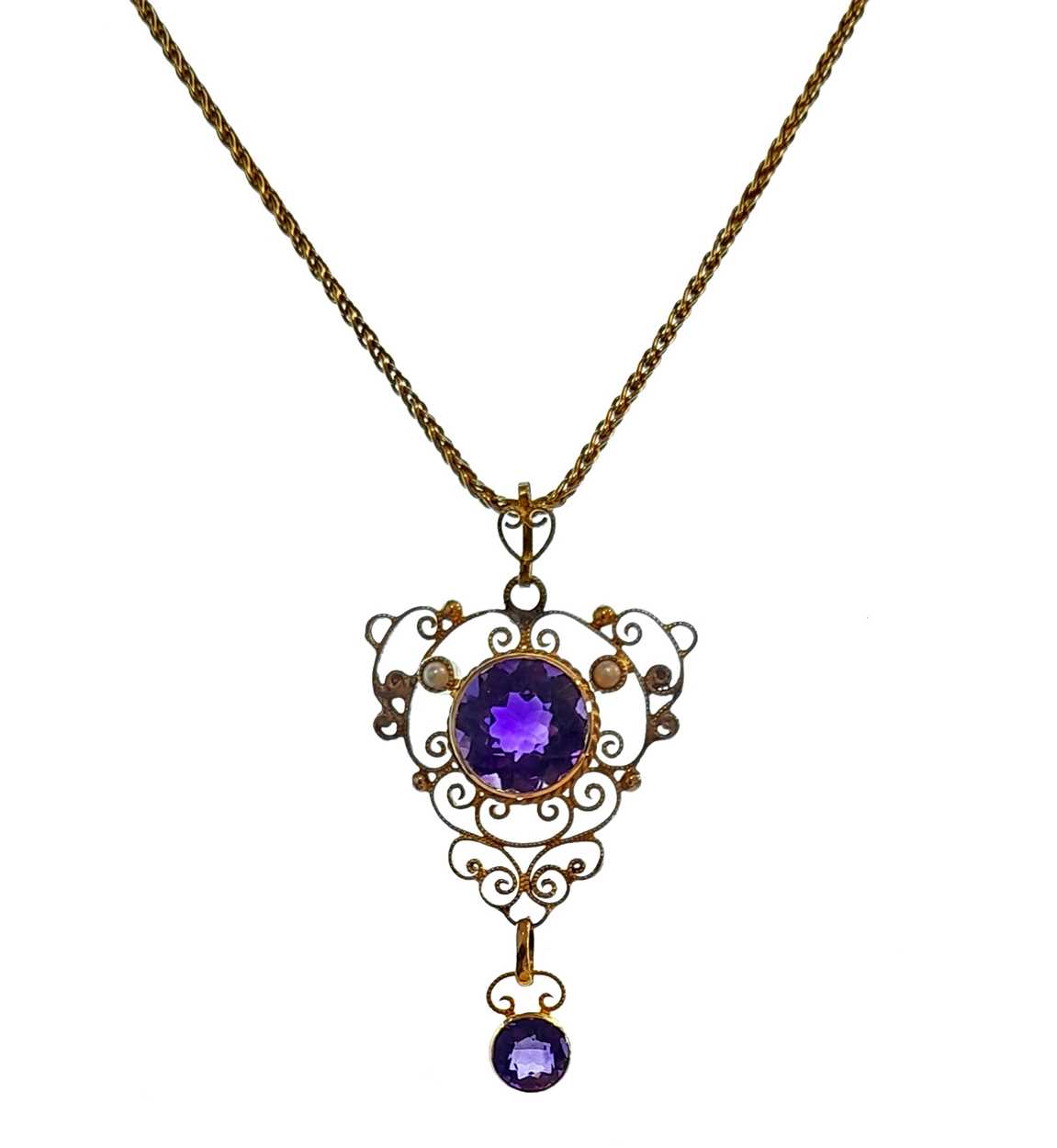 An amethyst pendant and chain, - Image 2 of 4