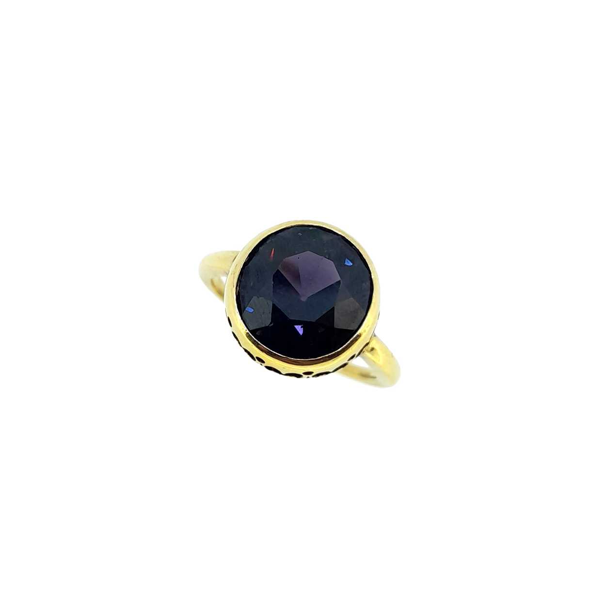 A single stone spinel ring,