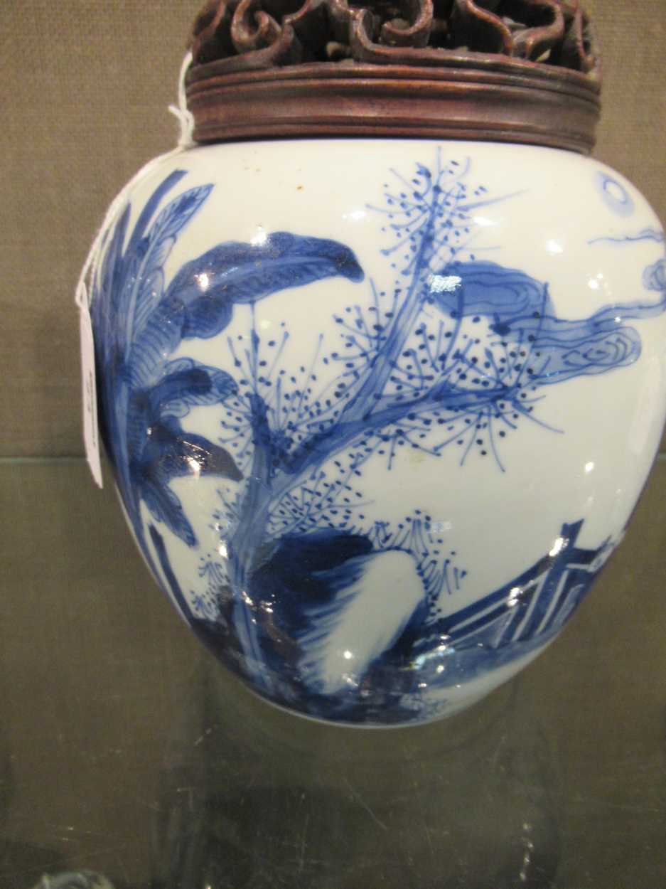 A Chinese blue and white porcelain ginger jar, Qing Dynasty, Kangxi (1662-1722), - Bild 4 aus 13