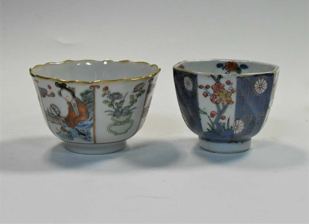 A group of five Chinese and Japanese tea and coffee cups and saucers, 18th/19th century, - Bild 14 aus 18