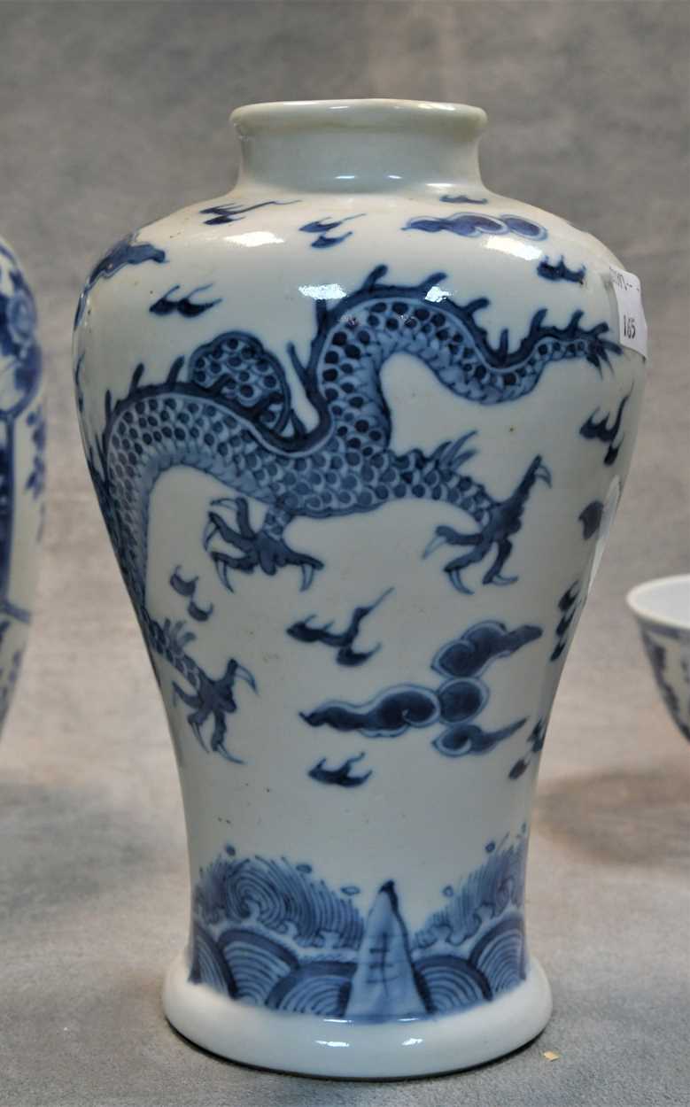 A Chinese blue and white porcelain vase, Qing Dynasty, 19th century, - Bild 8 aus 13