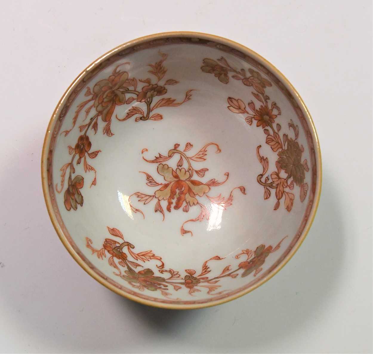 A pair of Chinese 'Imari' porcelain fish plates, Qing Dynasty, early 18th century - Bild 2 aus 6