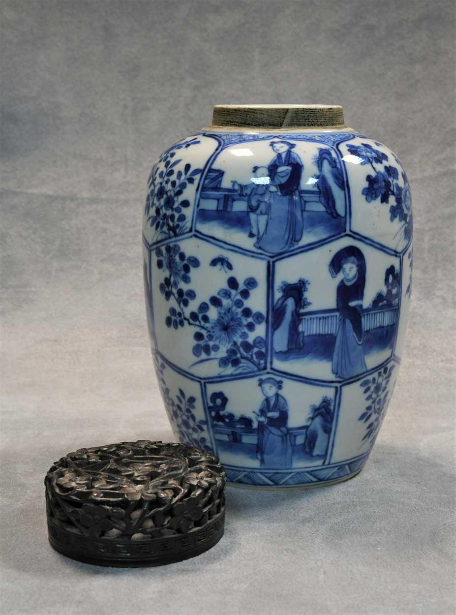 A Chinese blue and white porcelain vase, Qing Dynasty, 19th century, - Bild 9 aus 13