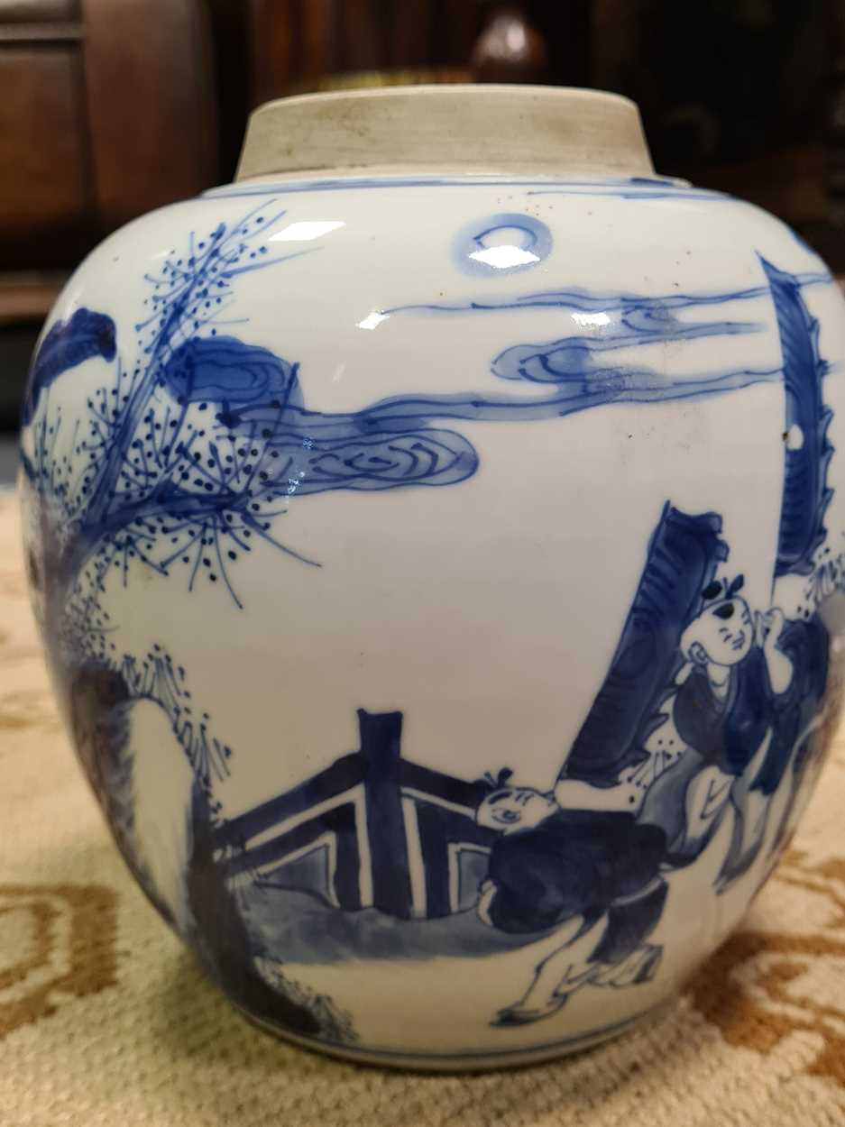 A Chinese blue and white porcelain ginger jar, Qing Dynasty, Kangxi (1662-1722), - Bild 7 aus 13