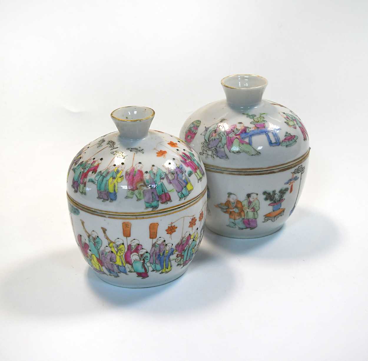 Two similar famille rose bowls and covers, late Qing Dynasty/early Republic Period,