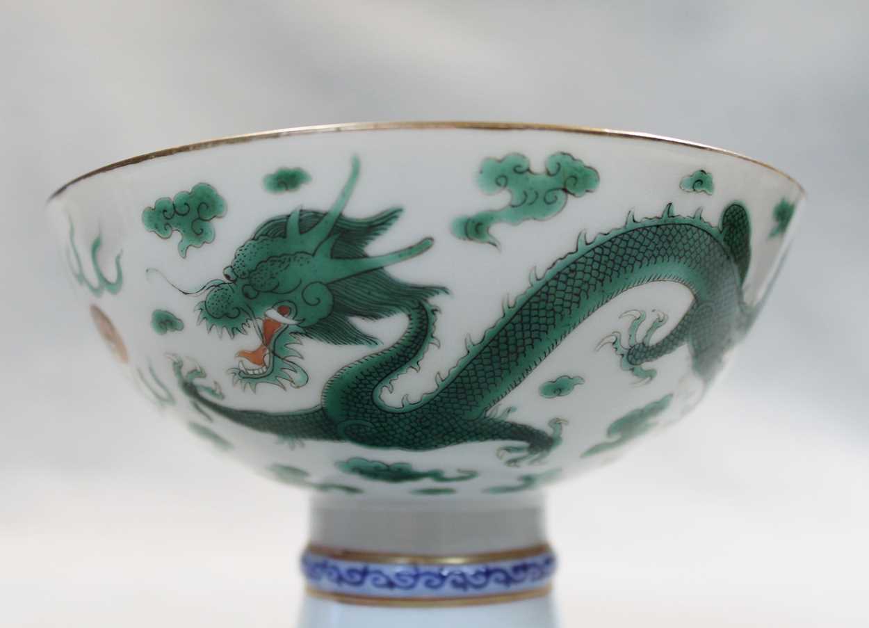 A Chinese porcelain stem cup, Qing Dynasty, probably Guangxu (1875-1908), - Bild 2 aus 8