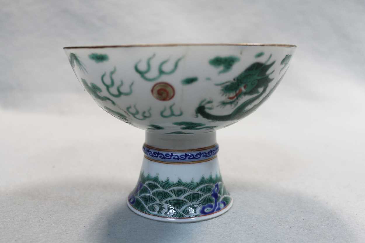 A Chinese porcelain stem cup, Qing Dynasty, probably Guangxu (1875-1908), - Bild 3 aus 8