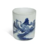 A Chinese blue and white porcelain small brushpot, late 19th/early 20th century,
