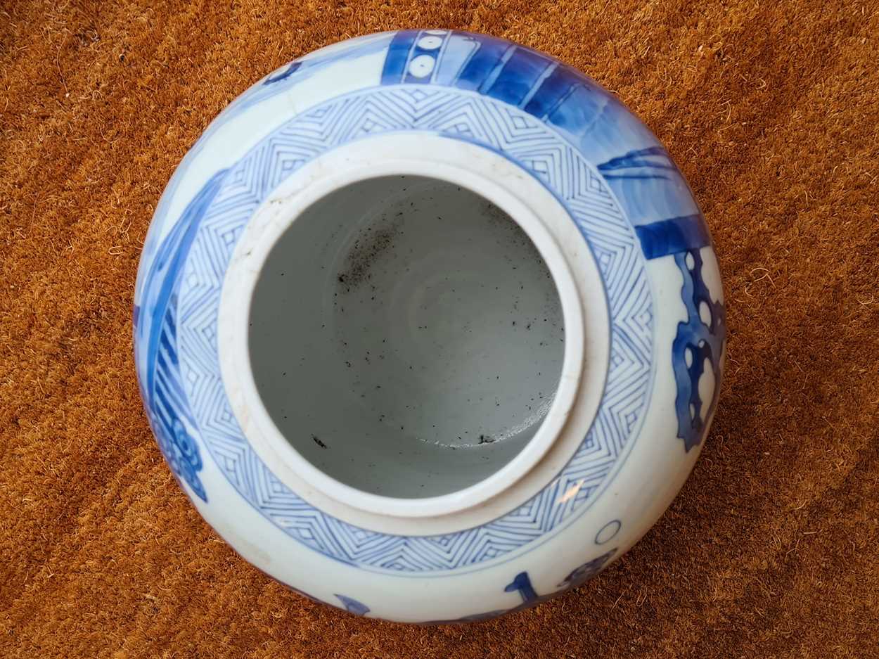 A Chinese blue and white ginger jar, Qing Dynasty, Kangxi (1662-1722), - Bild 5 aus 13